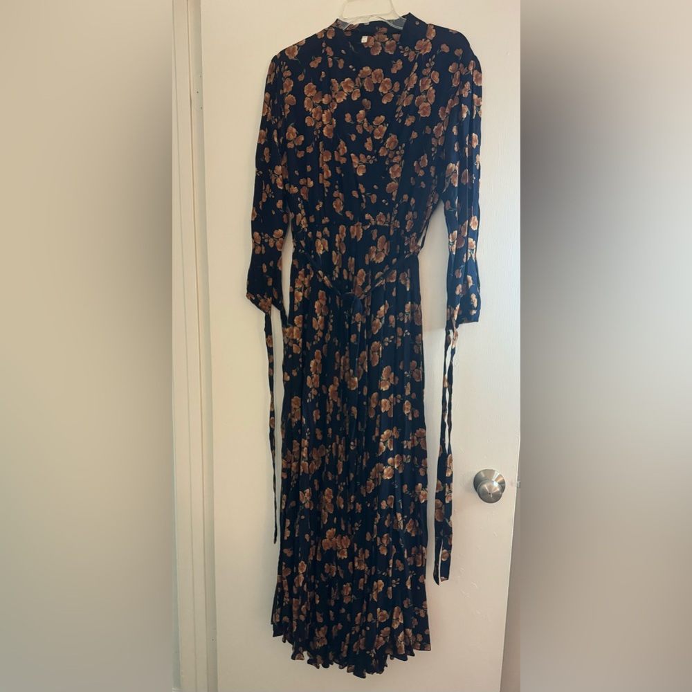 Long sleeve pleated dress